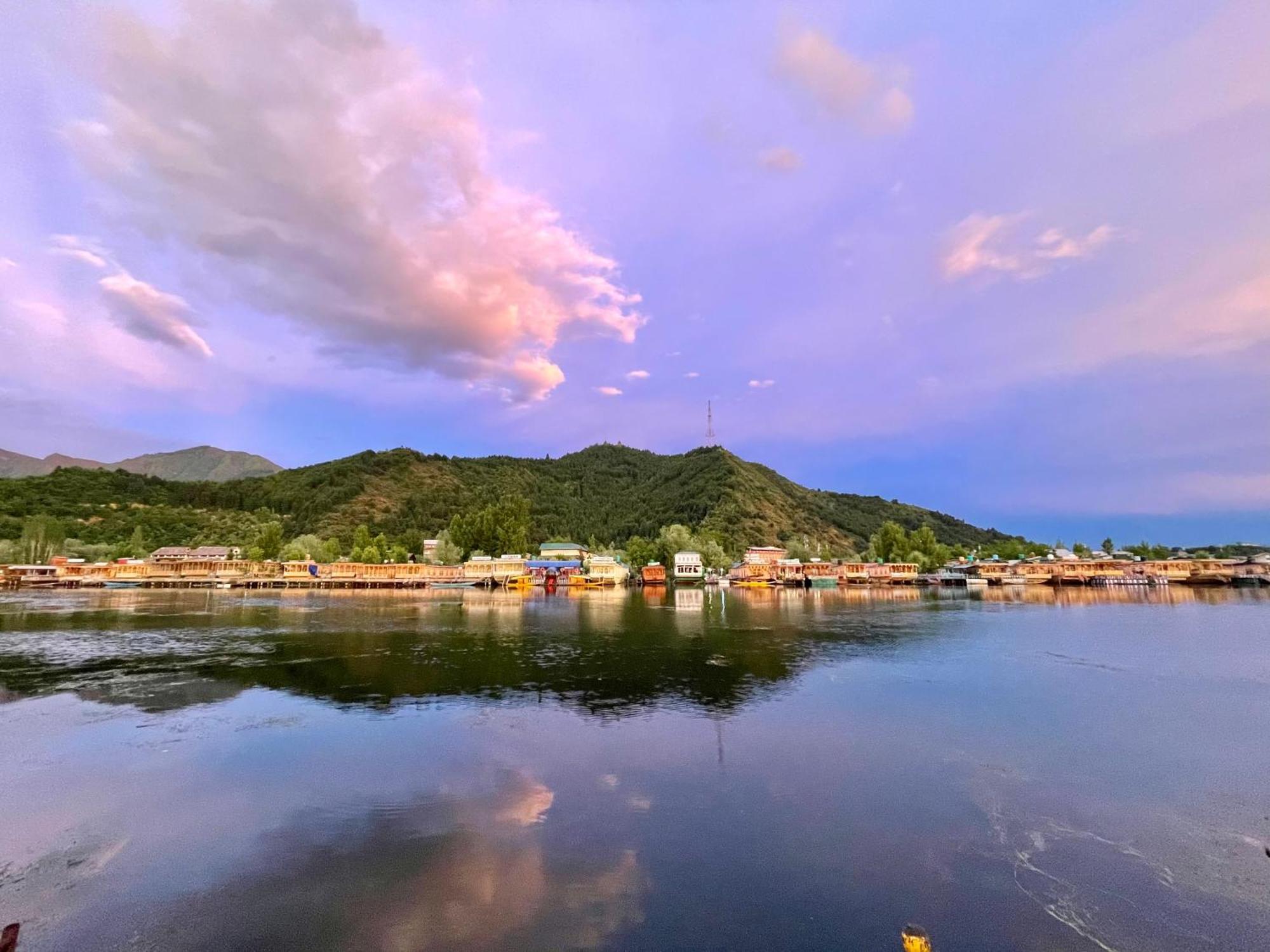 New Sea Palace Houseboats Srīnagar Exterior foto