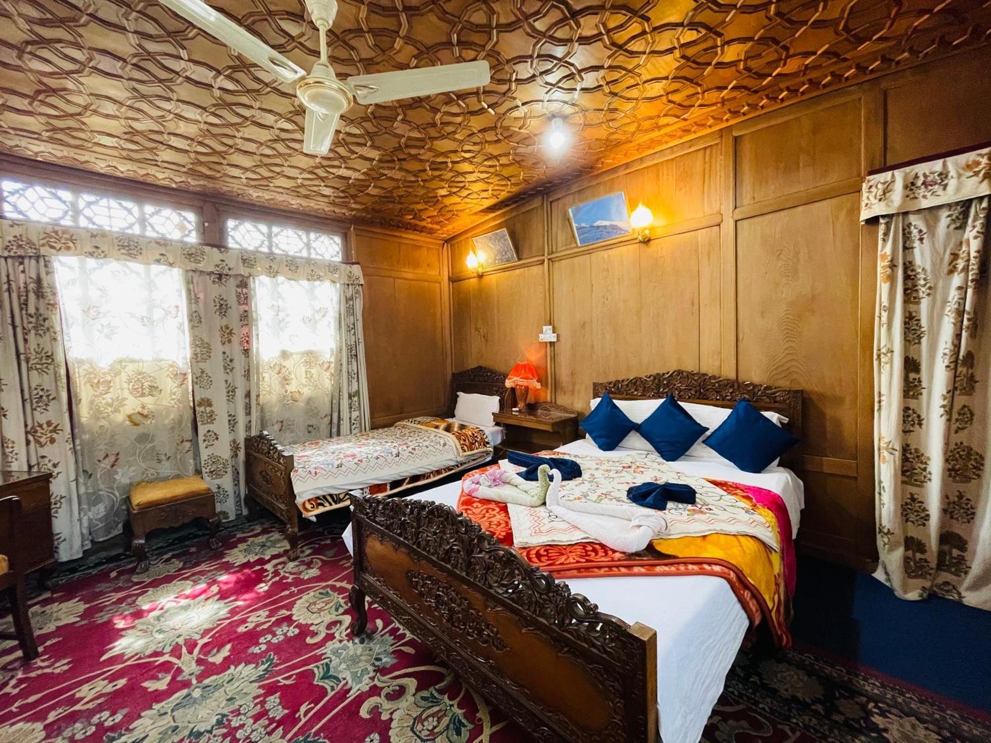 New Sea Palace Houseboats Srīnagar Exterior foto