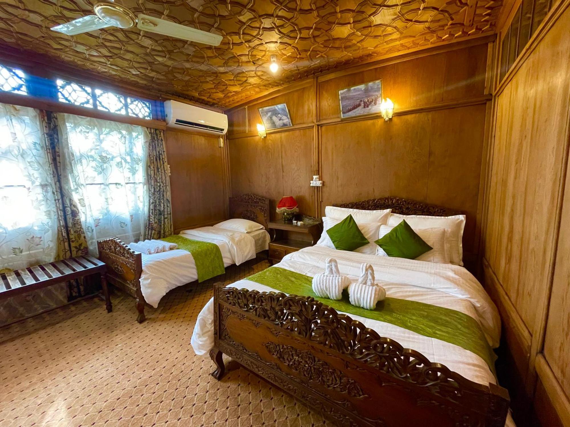 New Sea Palace Houseboats Srīnagar Exterior foto