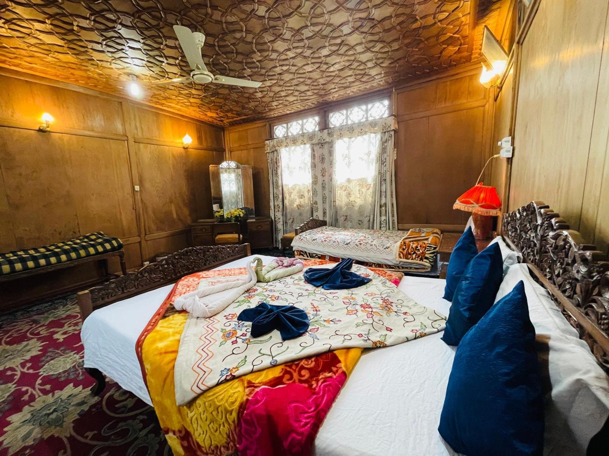 New Sea Palace Houseboats Srīnagar Exterior foto