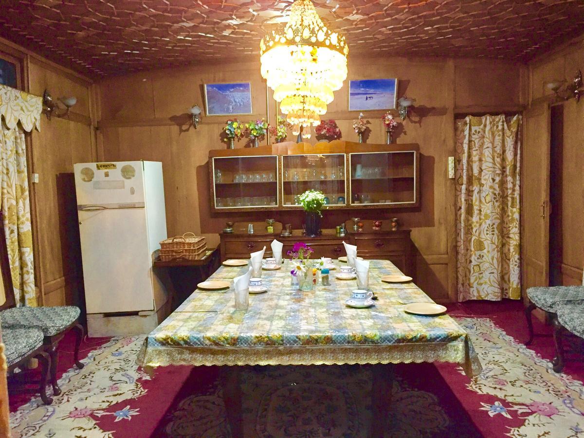 New Sea Palace Houseboats Srīnagar Exterior foto
