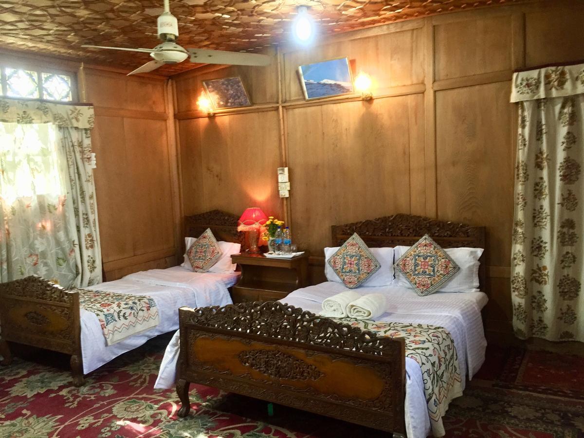 New Sea Palace Houseboats Srīnagar Exterior foto
