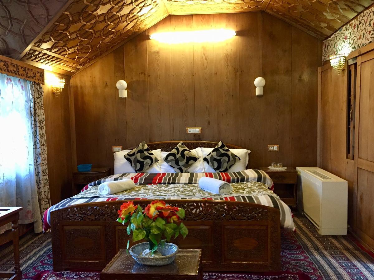 New Sea Palace Houseboats Srīnagar Exterior foto